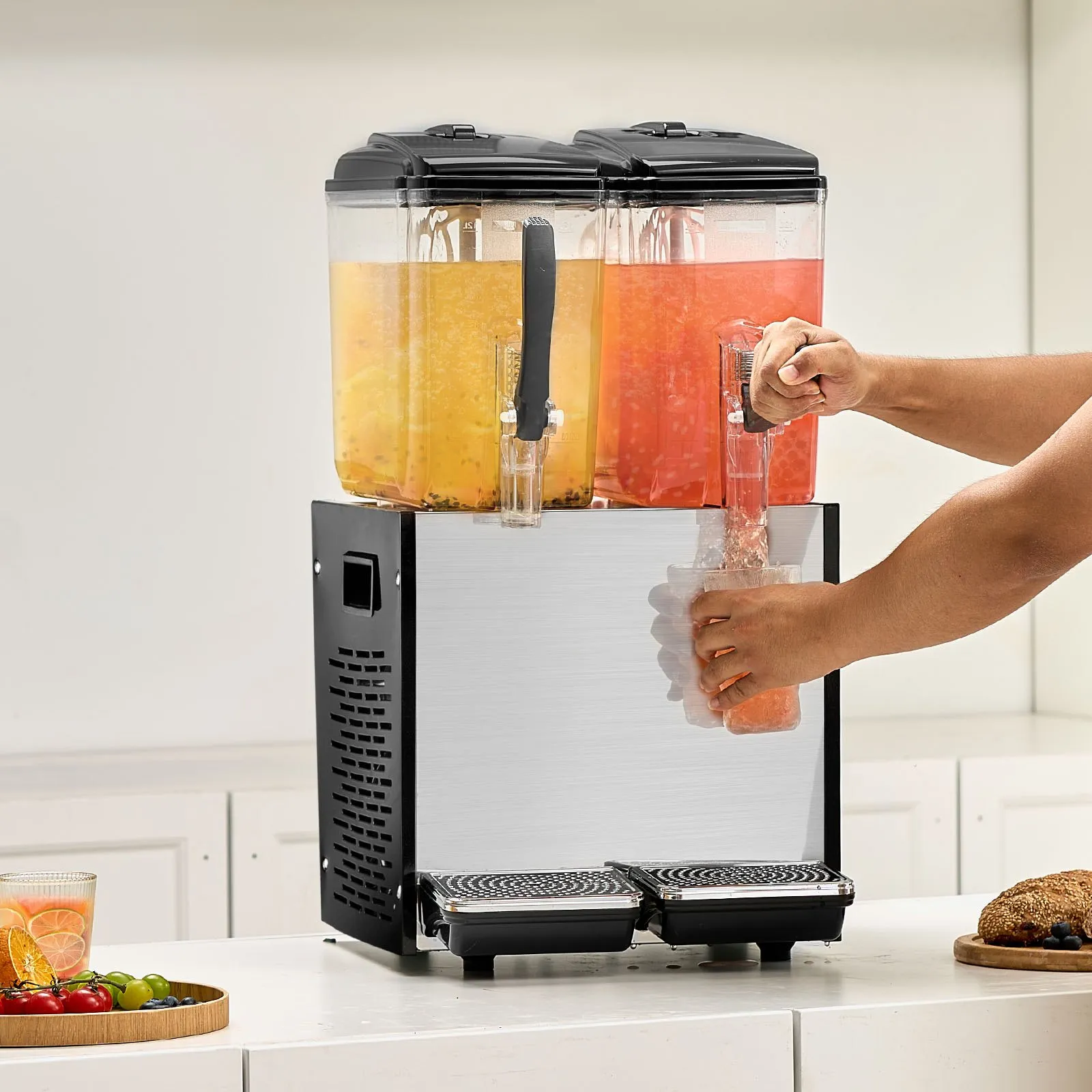 us_GZJGJ12L2300W3GKDV1_original_img-v1_commercial-beverage-dispenser-m100-1.12