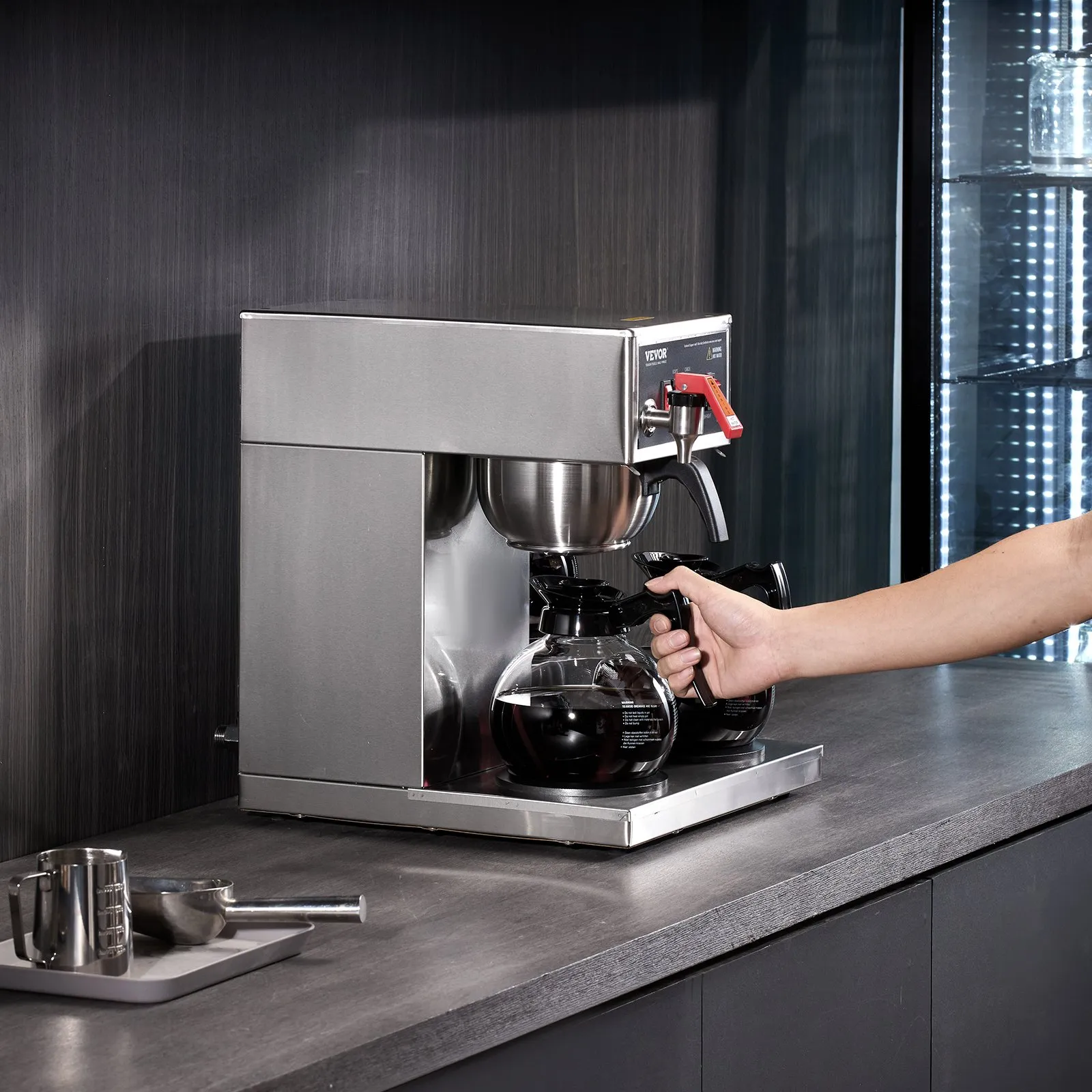 us_BLHSYMSKFJ3GO2QWUV1_original_img-v2_commercial-drip-coffee-maker-m100-1.12