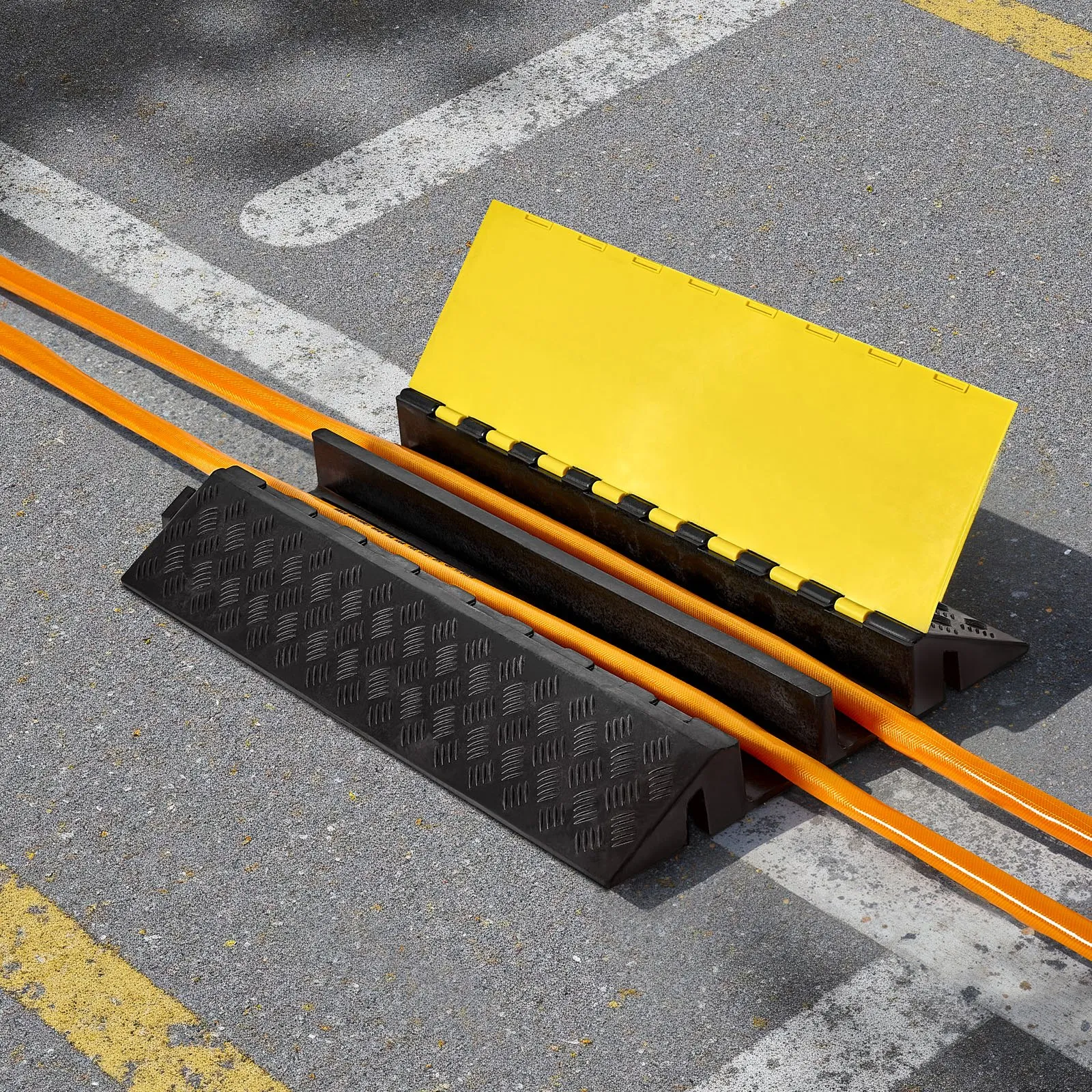 us_SKCDLBHPD2CXIYENK001V0_original_img-v1_cable-protector-ramp-m100-1.12